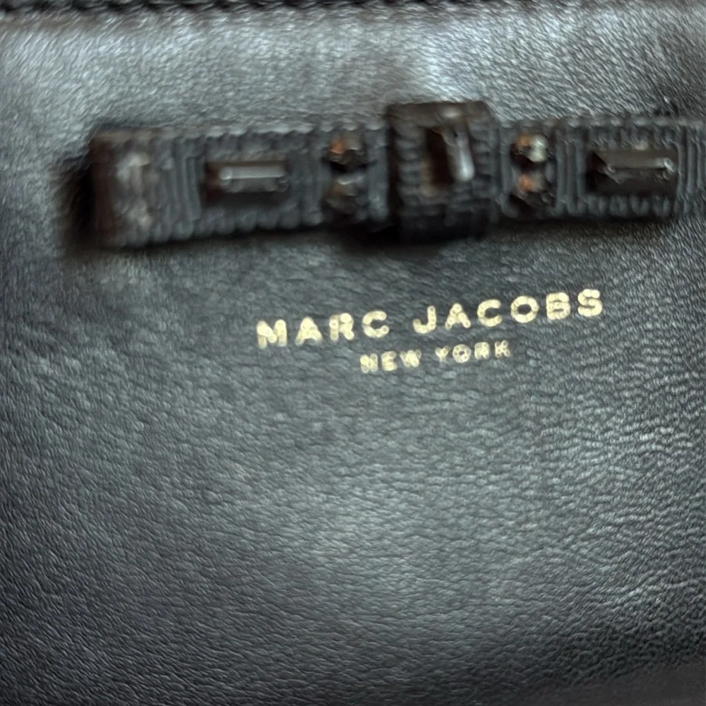 🖤MARC JACOBS🖤Black Leather Bow Embellished Zip Around Card Case/EUC